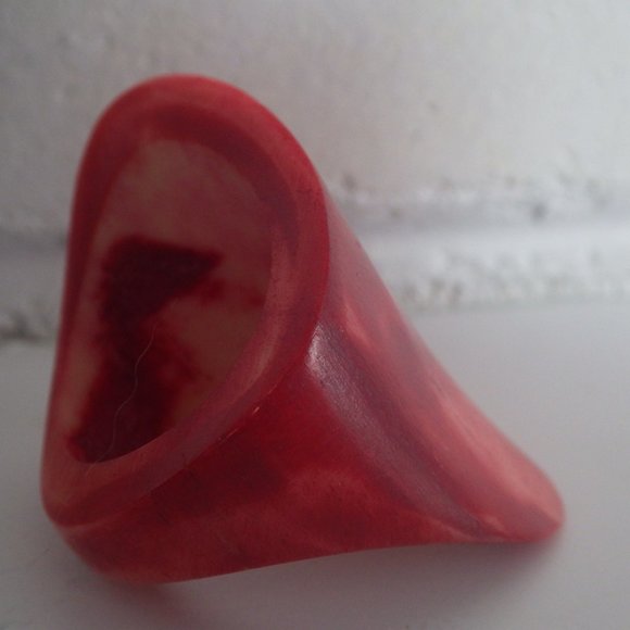 Designer Monies Gerda Lynnggard Red Buffalo Horn Free Form Over size Ring - Picture 3 of 5